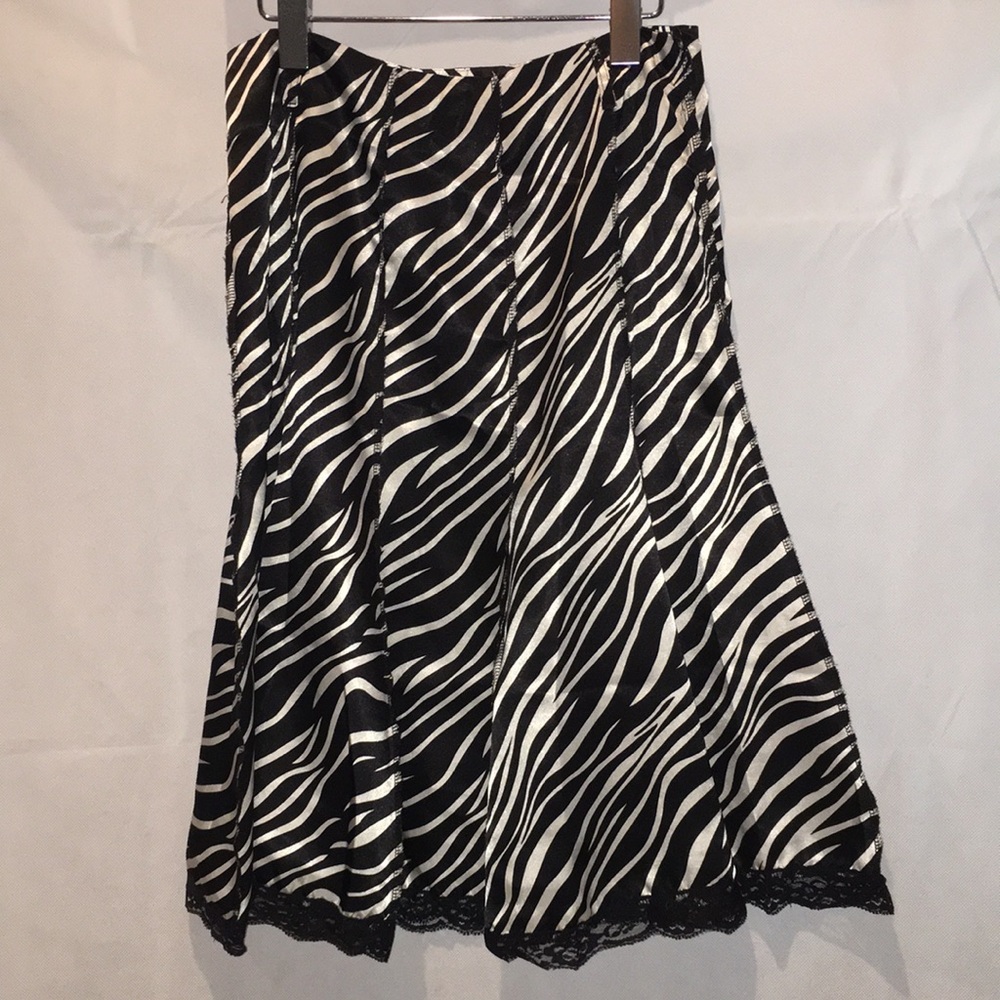 Joseph Ribkoff Black And White Lace Hem Debra Stripe Skirt | Size 6